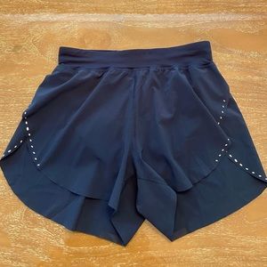 LuLulemon Fast and Free Reflective Classic Fit Shorts 3”. Size 2. True Navy.